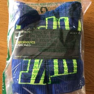 Nike cushioned crew socks size Medium youth